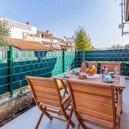 2 Bedroom Amazing In Hotel Pula