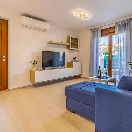 2 Bedroom Amazing In Hotel Pula