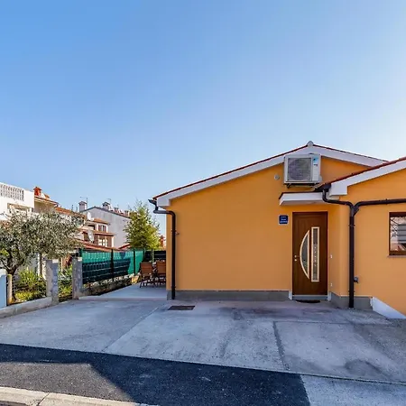 2 Bedroom Amazing In Hotel Pula